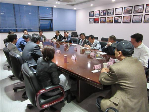 中國僑網(wǎng)僑資企業(yè)負(fù)責(zé)人和海外高層次人才座談會