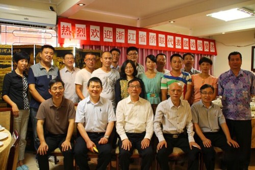 中國(guó)僑網(wǎng)代表團(tuán)與斐濟(jì)華人文化體育協(xié)會(huì)、浙江籍僑胞合影