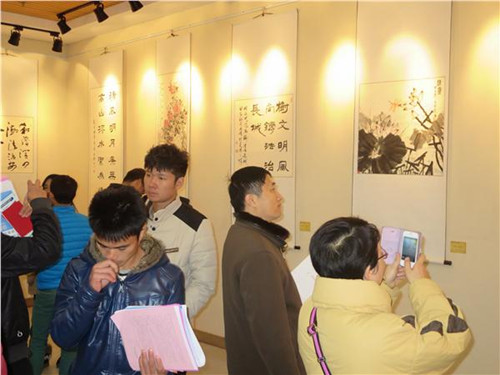 中國僑網(wǎng)“法治讓生活更美好”主題書畫攝影作品展