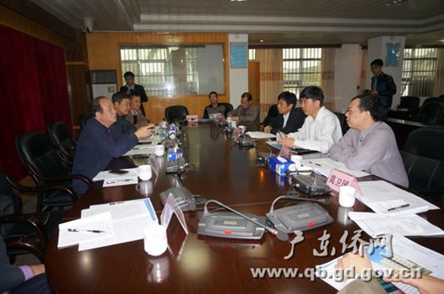 中國僑網(wǎng)聽取華僑農(nóng)場工作匯報(bào)