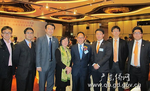 中國(guó)僑網(wǎng)黎靜副主任(左4)與港臺(tái)會(huì)第六屆主席李文?。ㄓ?)等合影