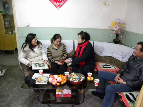 中國僑網(wǎng)甘肅省僑聯(lián)一行在武威市慰問菲律賓僑眷卓紅云