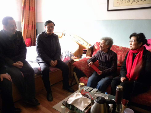 中國(guó)僑網(wǎng)甘肅省僑聯(lián)秘書長(zhǎng)蘆小燕一行慰問僑眷郭潤(rùn)梅