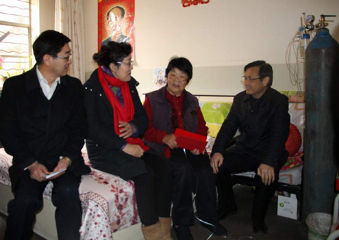 中國(guó)僑網(wǎng)甘肅省僑聯(lián)慰問巴西僑眷狄樹蘭