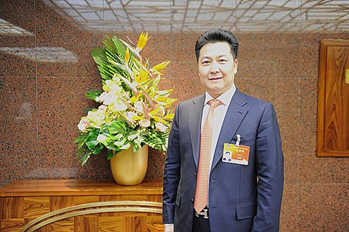 中國(guó)僑網(wǎng)政協(xié)委員朱奕龍