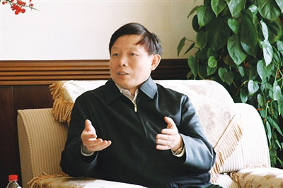 中國僑網圖為許小峰。