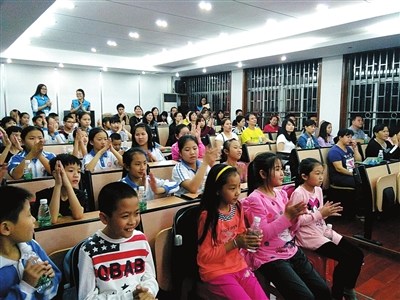 中國僑網(wǎng)參加啟動儀式的歸僑僑眷。(謝青蕓 攝)