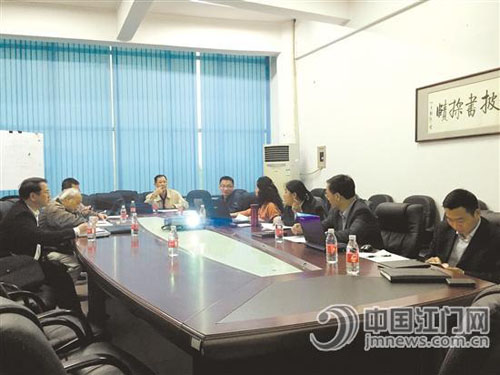 中國僑網(wǎng)“江門故事”組委會組織專家評審征集的作品。(《江門日報》/趙藝斐 攝)