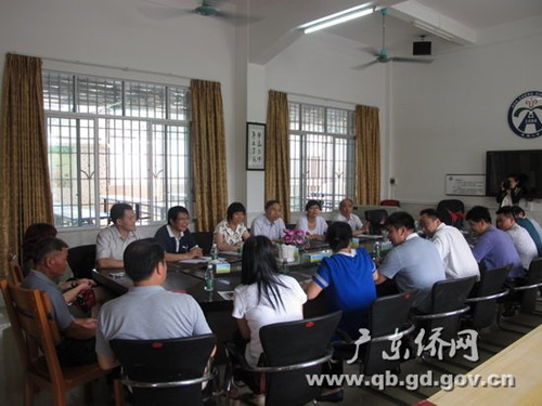 中國僑網(wǎng)在花城小學(xué)召開座談會