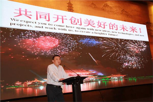 中國(guó)僑網(wǎng)鎮(zhèn)江市副市長(zhǎng)王常生致歡迎辭