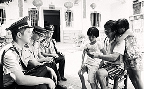 江口邊防派出所官兵走訪僑胞僑眷。(孫衛(wèi)鋒