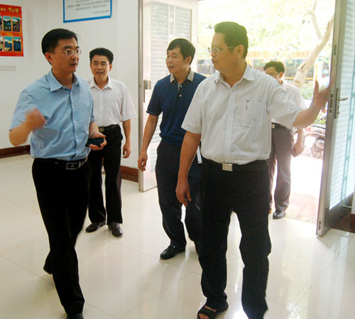 崔劍副市長與市外事僑務(wù)局領(lǐng)導(dǎo)及相關(guān)科室負(fù)責(zé)人進(jìn)行座談交流