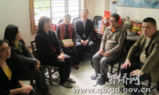 調(diào)研組慰問白云區(qū)困難歸僑僑眷