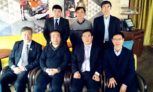 劉春鋒與部分座談人員合影(賈子先