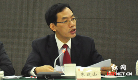 湖南省僑聯(lián)黨組書記朱建山寄語新僑,有困難找僑聯(lián)。