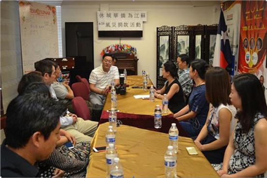 圖為美國(guó)休斯頓華僑為江蘇6.23特大風(fēng)災(zāi)捐款。