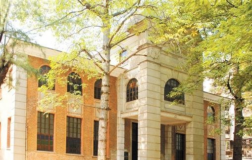 新寧鐵路北街火車站辦公大樓。(周華東