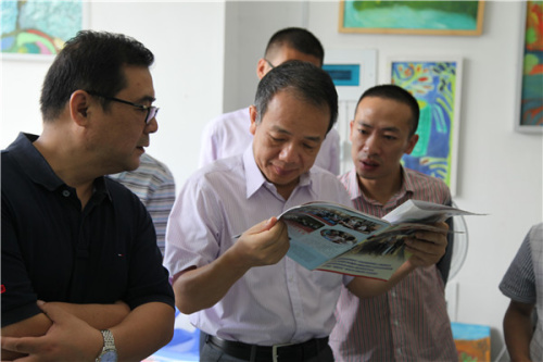 福建省僑聯(lián)副主席翁小杰到屏南調(diào)研華僑文化產(chǎn)業(yè)