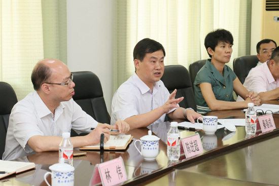 秦春成作講話。