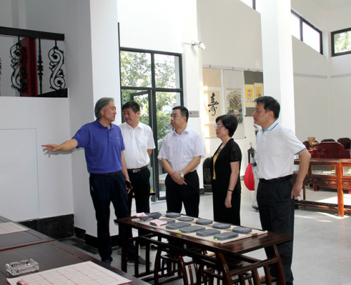 安徽省僑聯(lián)副主席率團赴僑界文化企業(yè)時代文創(chuàng)產業(yè)公司調研。