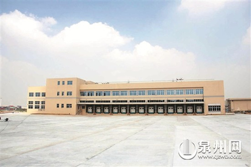 這是晉江首個(gè)多溫層物流“大冰箱”