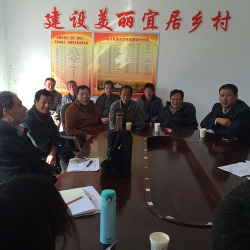 田亦軍與干部群眾開展座談