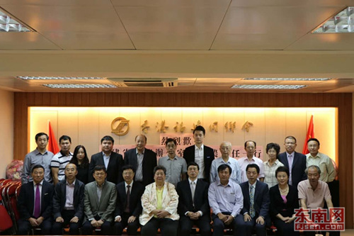 中國僑網(wǎng)合影