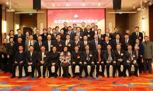 中國(guó)僑網(wǎng)參會(huì)人員合影