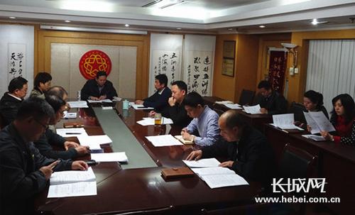 中國僑網(wǎng)河北省僑聯(lián)黨組理論學(xué)習(xí)中心組舉行專題學(xué)習(xí)(擴大)會。河北省僑聯(lián)供圖