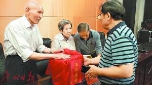 中國僑網懇親會現(xiàn)場(左二為巫漪麗)