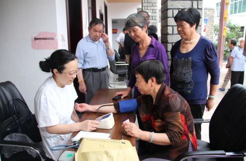 中國(guó)僑網(wǎng)義診現(xiàn)場(chǎng)。