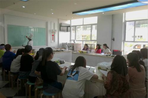 中國僑網(wǎng)太原市歸僑僑眷參加烘焙培訓