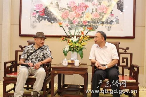 中國僑網(wǎng)省僑辦黨組副書記、巡視員林琳(右)會見鄭國和(左)