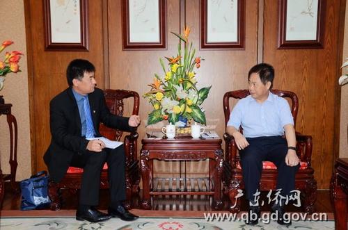 中國僑網李仲民(右)與李國東會長座談交流