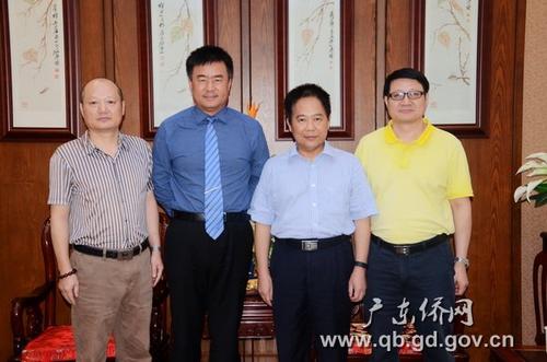 中國僑網合影留念