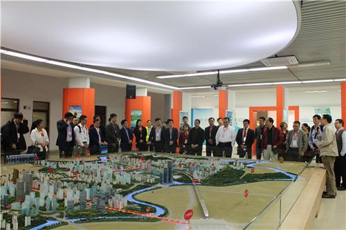 中國僑網(wǎng)考察團(tuán)一行參觀三山科創(chuàng)中心