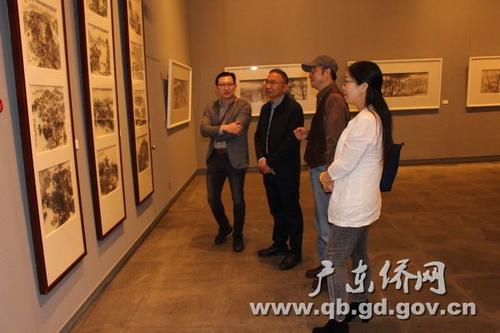 中國僑網(wǎng)參觀當(dāng)代院風(fēng)文化周展覽