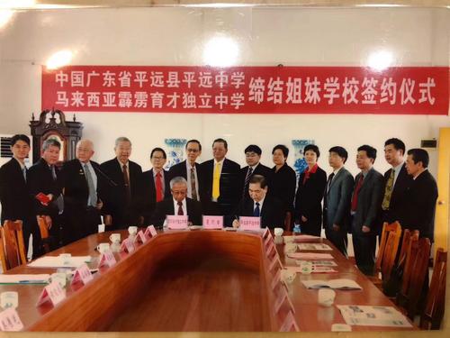 中國僑網(wǎng)簽約儀式現(xiàn)場。