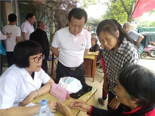 中國(guó)僑網(wǎng)義診現(xiàn)場(chǎng)