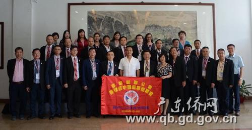 中國(guó)僑網(wǎng)合影留念