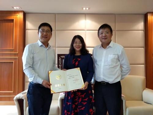 中國僑網(wǎng)合影