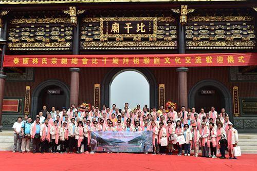 中國(guó)僑網(wǎng)合影