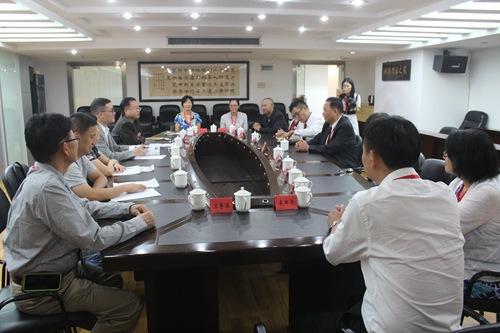 中國(guó)僑網(wǎng)座談現(xiàn)場(chǎng)