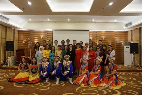 中國(guó)僑網(wǎng)合影