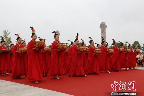 中國僑網(wǎng)圖為尋根節(jié)現(xiàn)場(chǎng)。孫洪濤 攝