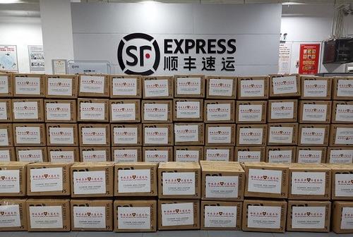 中國(guó)僑網(wǎng)湖南省僑辦、省僑聯(lián)受省委、省政府委托向湘籍海外僑團(tuán)捐贈(zèng)抗疫物資(圖片來源:湖南省僑聯(lián)網(wǎng)站)