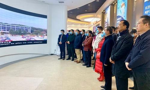 中國僑網(wǎng)海外僑胞考察僑企圣湘生物(圖片來源:湖南省僑聯(lián)網(wǎng)站)