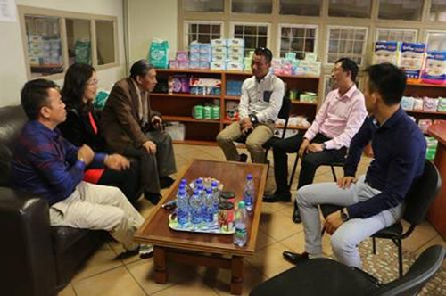 中國僑網(wǎng)康勇夫婦與僑胞座談