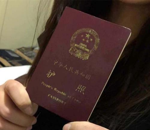 中國僑網來自上海的游客黃小姐被關進小黑屋近兩個多小時。(美國《世界日報》)