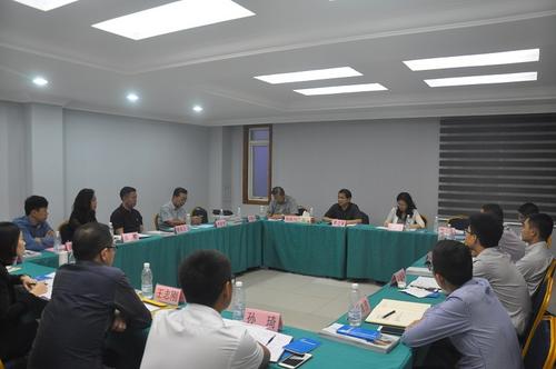 中國(guó)僑網(wǎng)科特迪瓦使館領(lǐng)保聯(lián)絡(luò)員年終總結(jié)座談會(huì)現(xiàn)場(chǎng)。